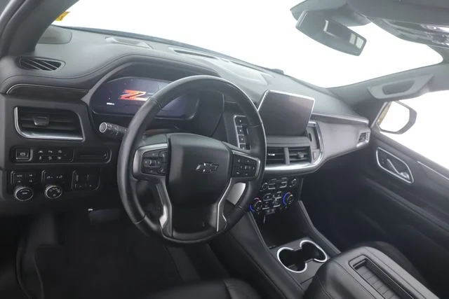 Used 2024 Silver Chevrolet Z71 image 17