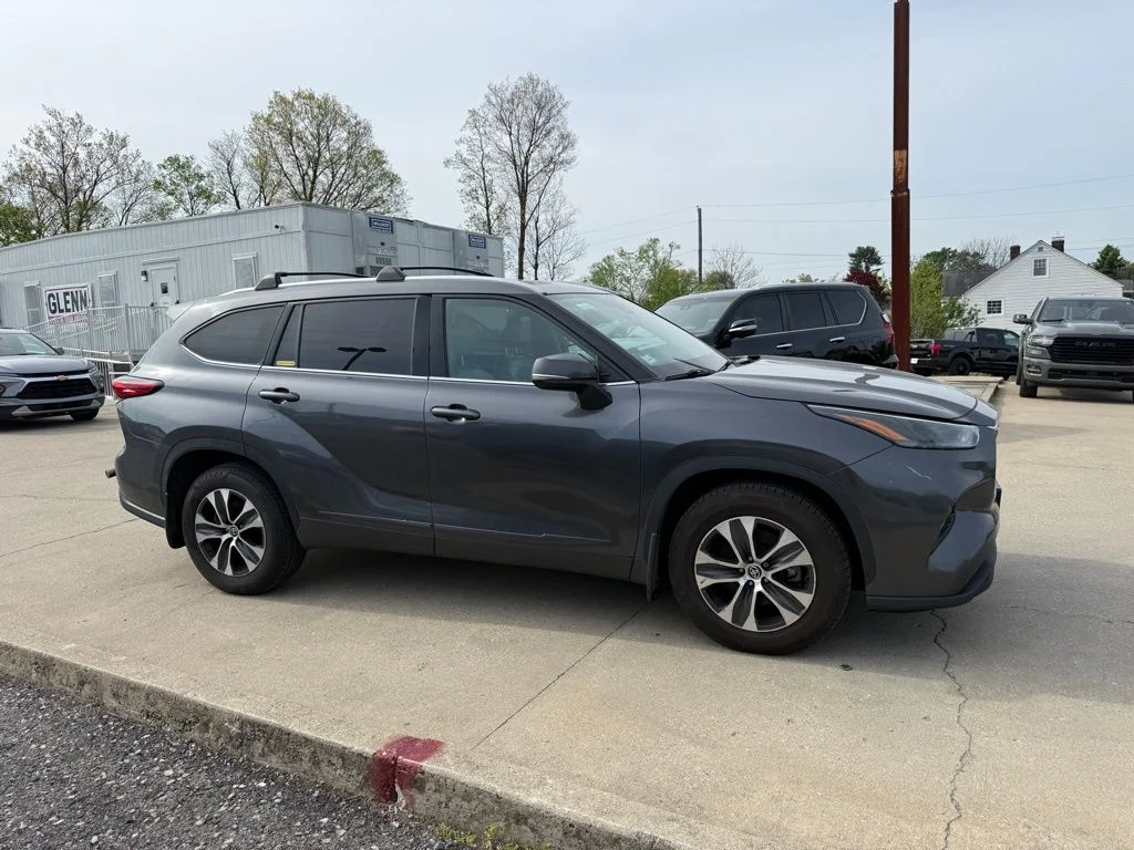 Used 2022 Gray Toyota XLE image 5