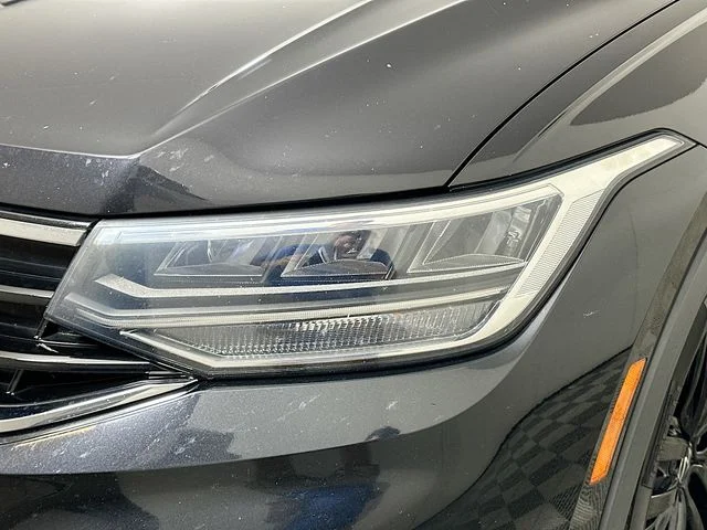 Pre-Owned 2022 Volkswagen Tiguan 2.0T SE R-Line Black