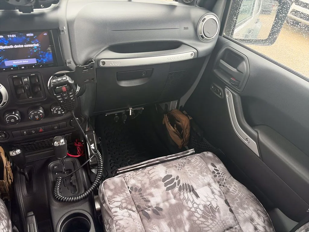 Used 2011 Silver Jeep Unlimited Rubicon image 16