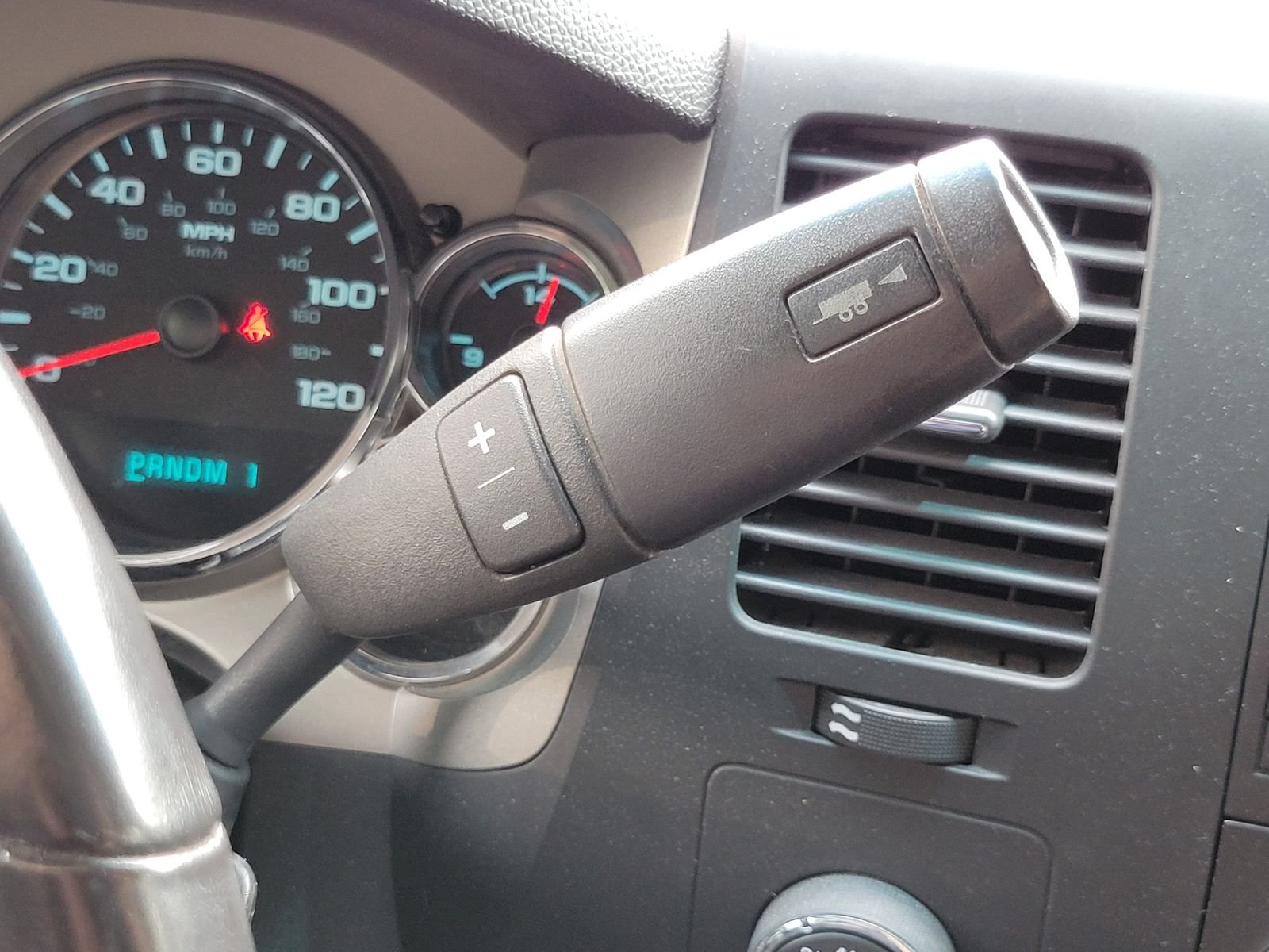 Used 2013 White GMC SLE image 19