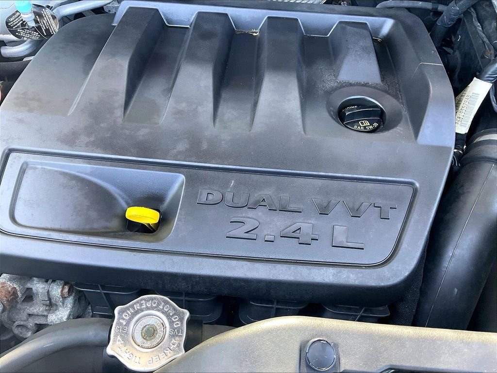 Used 2014 White Jeep Latitude image 32