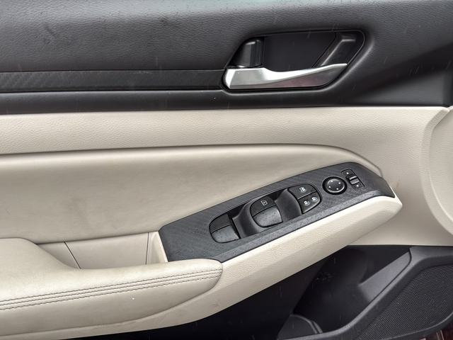Used 2025 Red Nissan 2.5 SV image 30