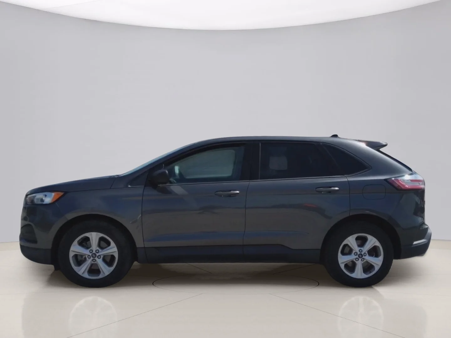 Used 2019 Gray Ford SE image 2