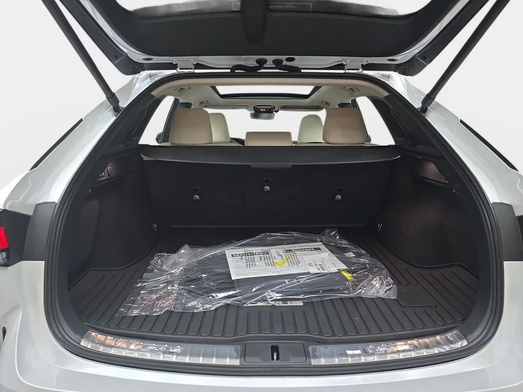New 2026 Eminent White Pearl Lexus LUXURY image 12