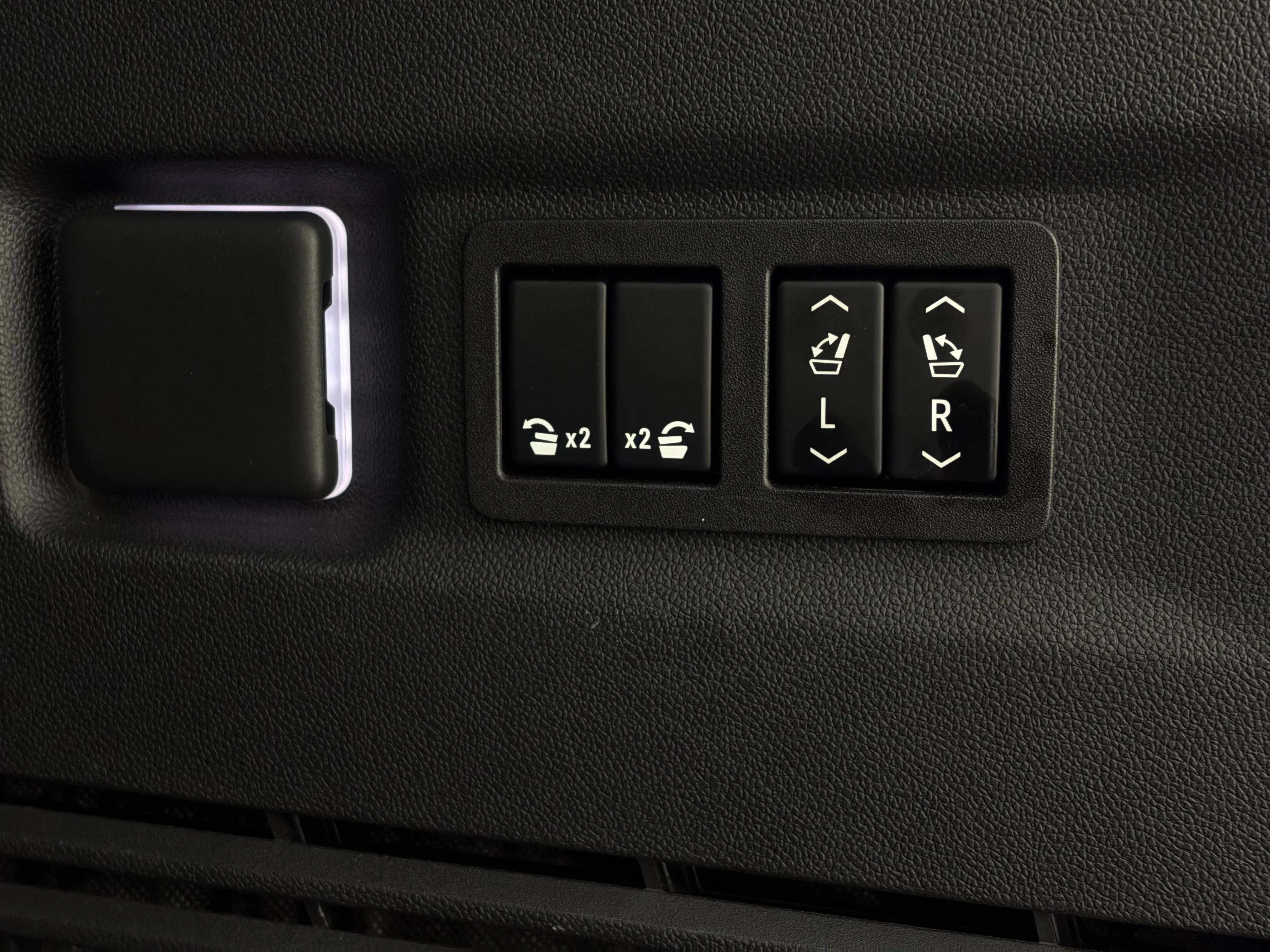 Used 2023 Onyx Black GMC Denali Ultimate image 13