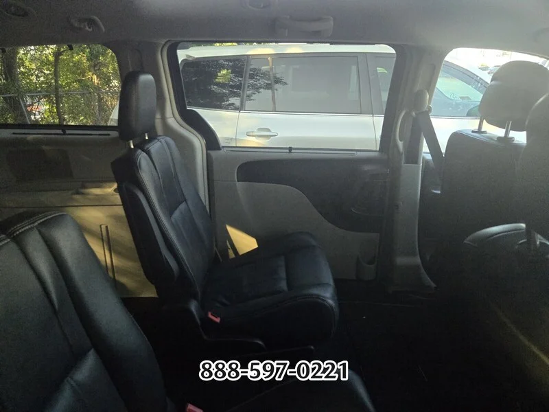 Used 2016 Crystal Metallic CHRYSLER Touring image 8