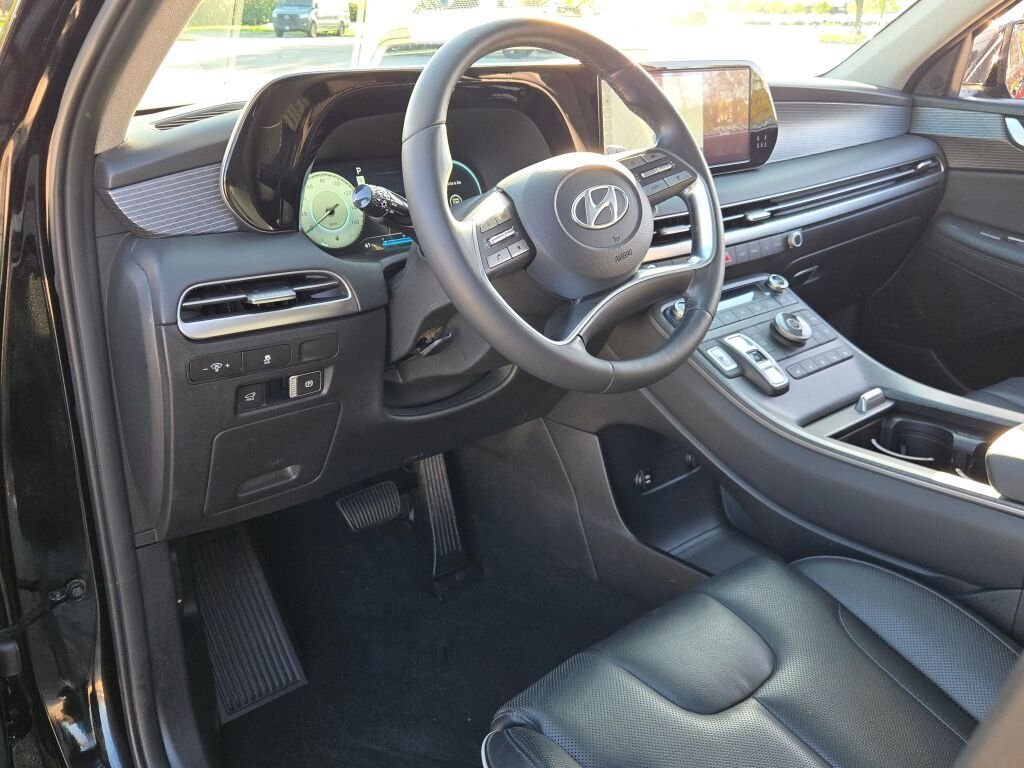 Used 2023 Black Hyundai Limited image 22