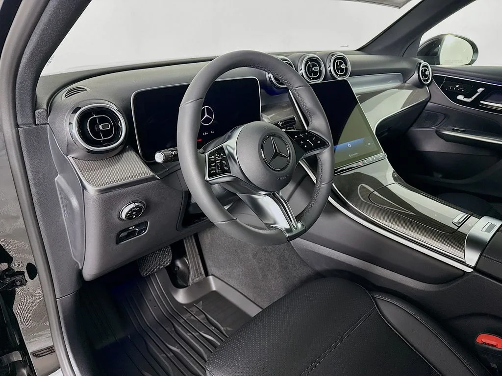 Used 2026 Black Mercedes-Benz GLC 300 image 4