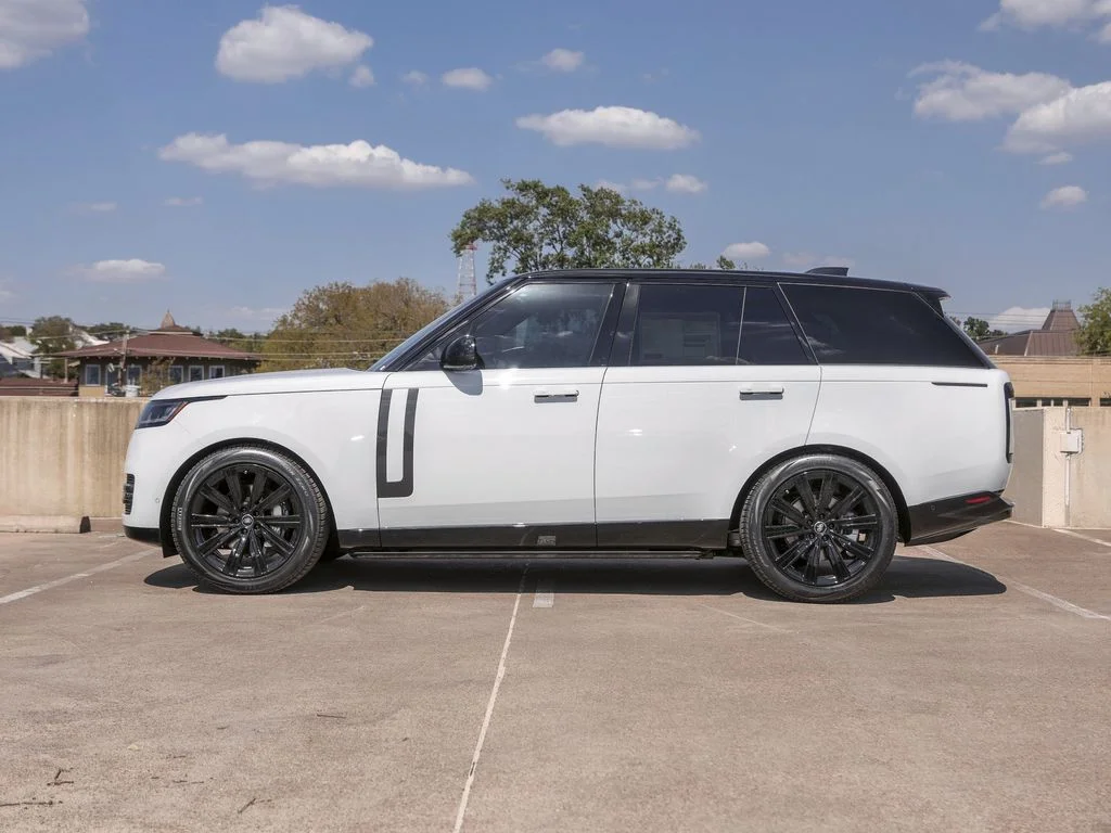 New 2025 White Land Rover SE image 4