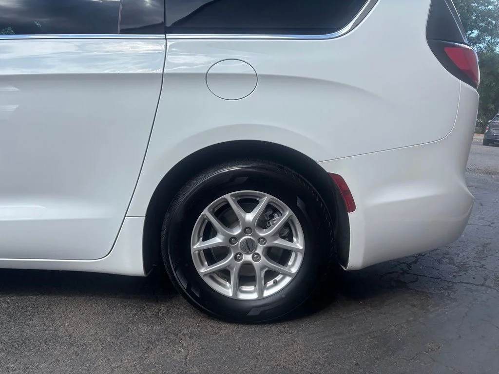 Used 2023 Bright White Clearcoat Chrysler Touring L image 9