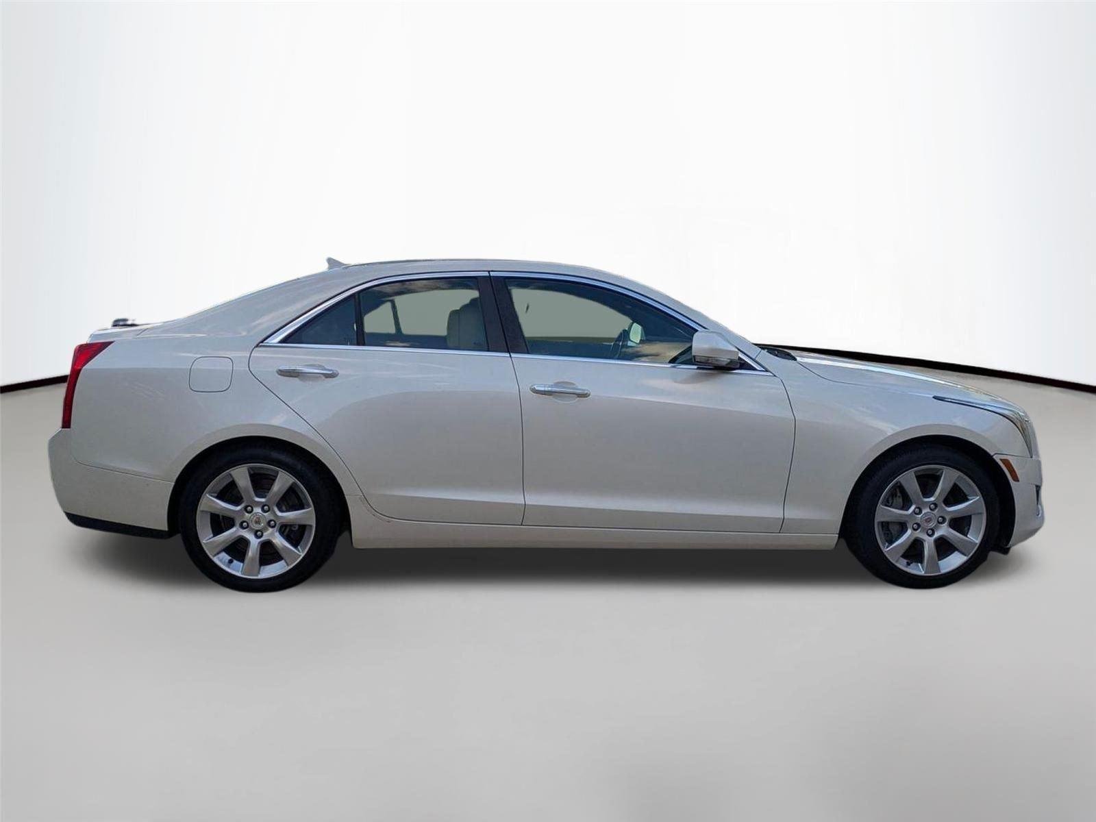 Used 2013 White Diamond Tricoat Cadillac Luxury image 4