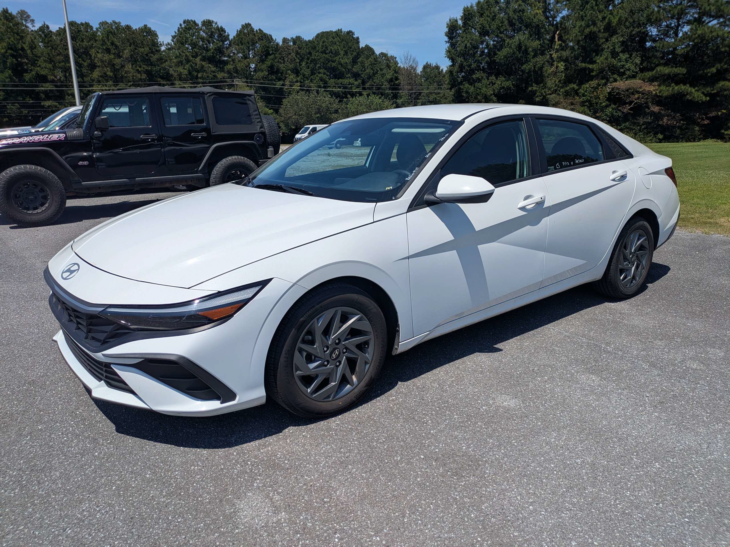 Used 2024 Serenity White Hyundai SEL image 2