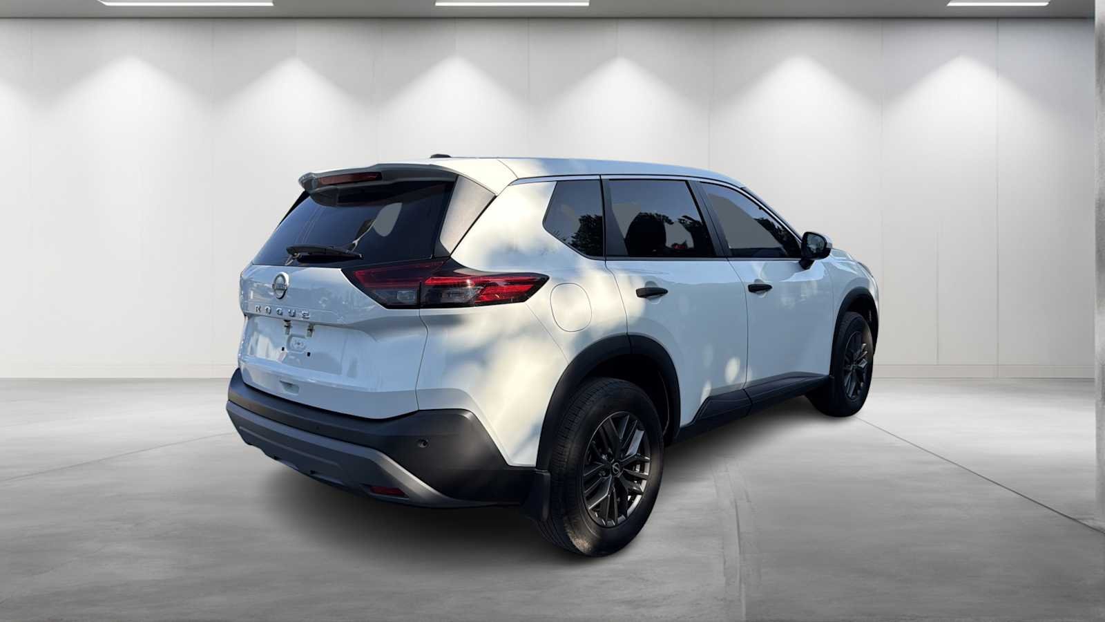 Used 2022 Glacier White Nissan S image 8
