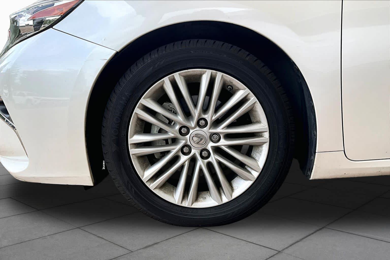 Used 2017 Eminent White Pearl Lexus  image 9