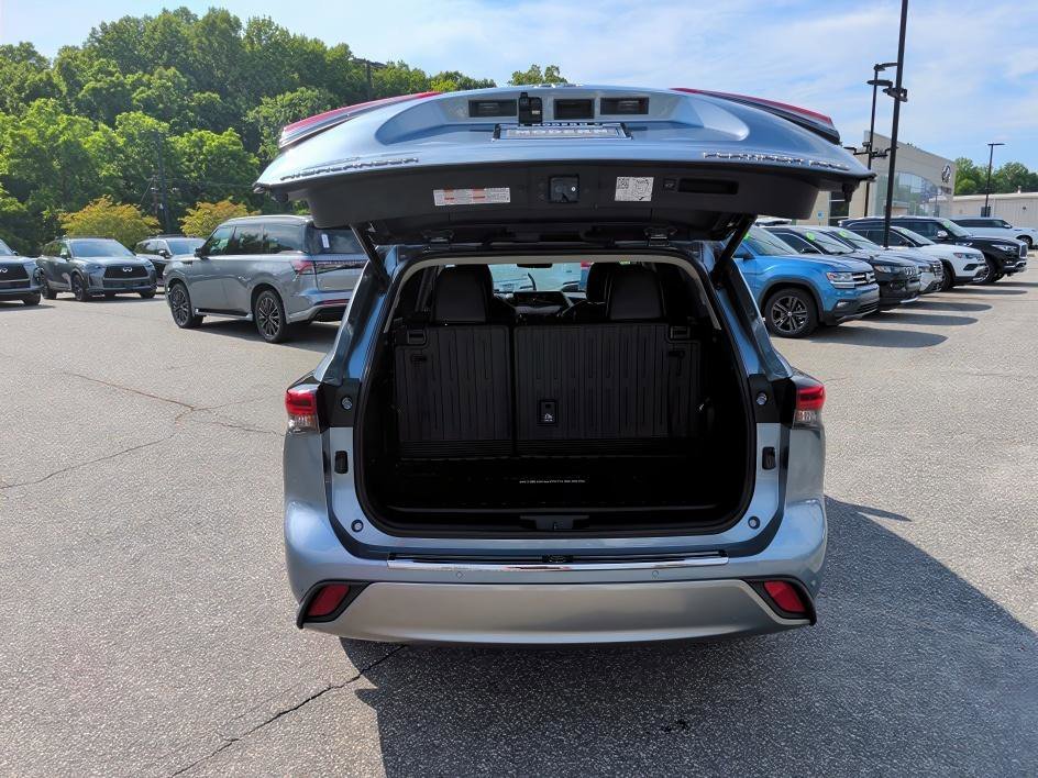 Used 2021 Moon Dust Toyota Platinum image 15