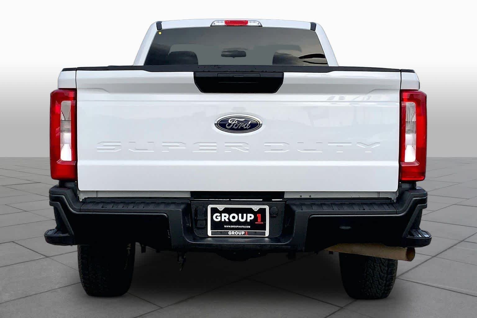 Used 2018 Oxford White Ford F-350 SRW Pickup XL image 5