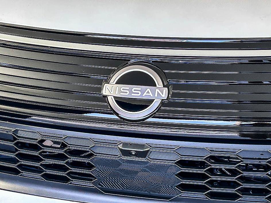 Used 2026 Alpine Frost Nissan Platinum image 9