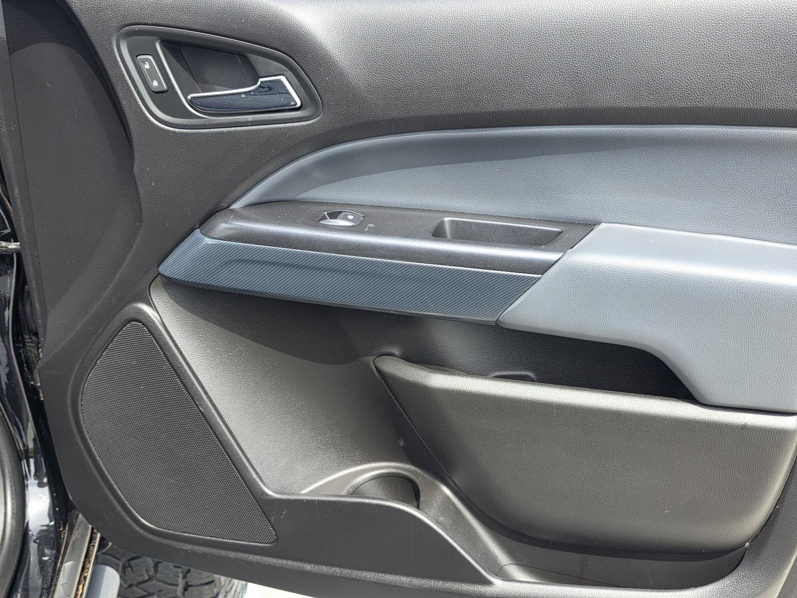 Used 2019 Black Chevrolet Z71 image 16