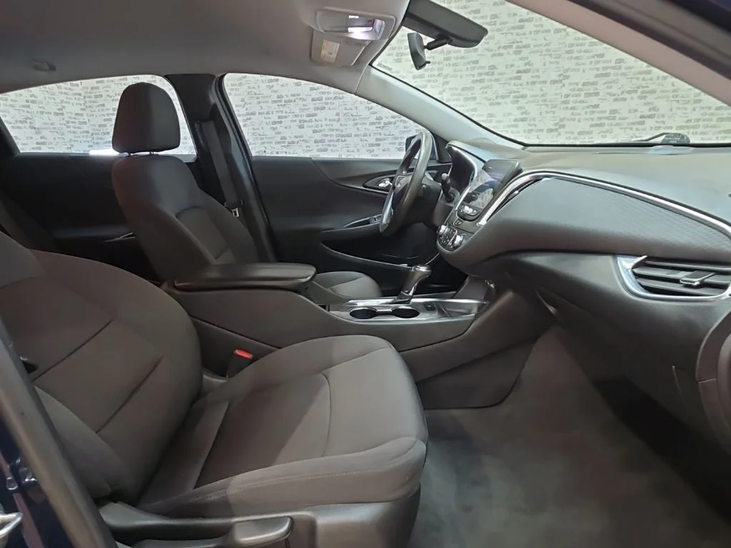 Used 2020 Blue Chevrolet LT image 9