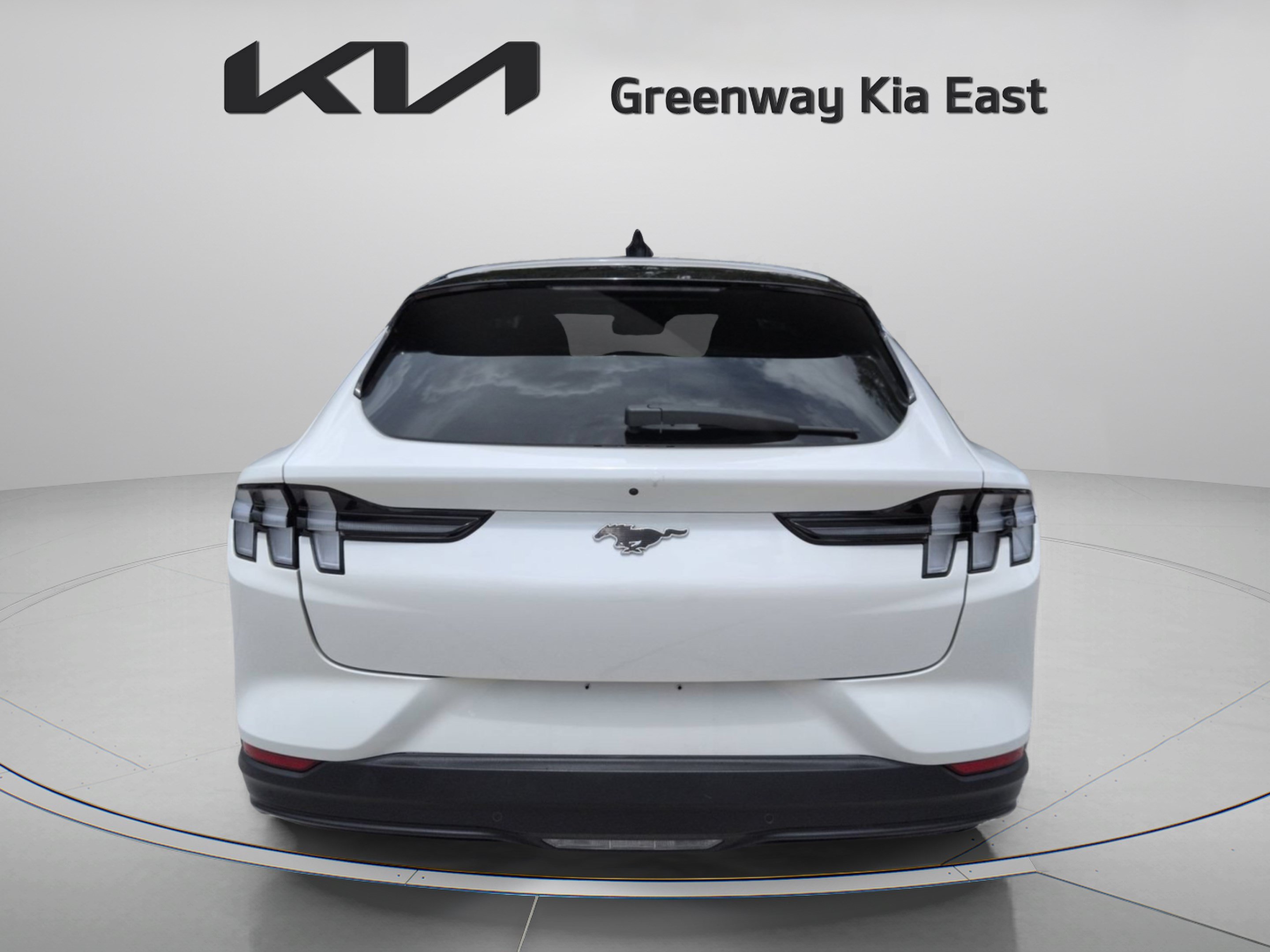 Used 2023 White Metallic Ford Select image 7