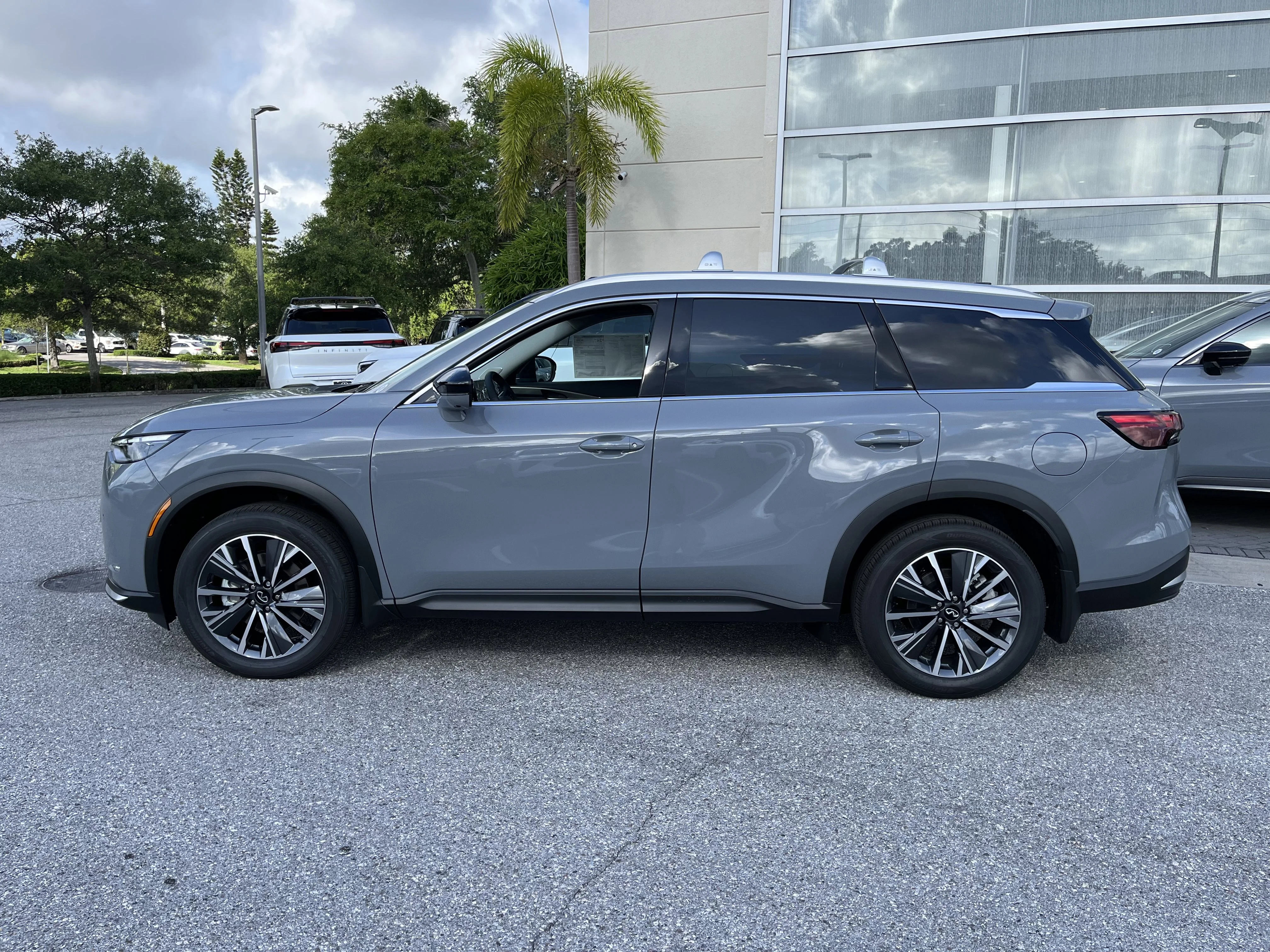 New 2027 Harbor Gray INFINITI LUXE image 2