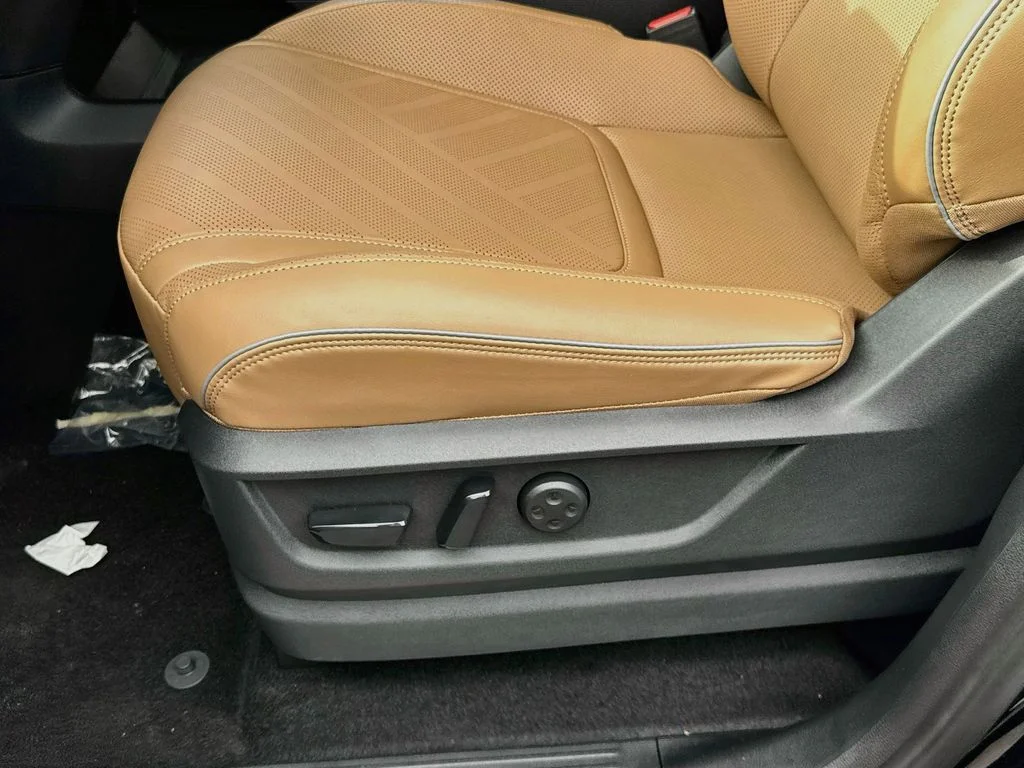 New 2027 BLACK OBSIDIAN INFINITI Luxe 2WD image 20