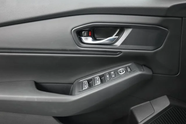 2025 Honda Accord SE - Photo 25