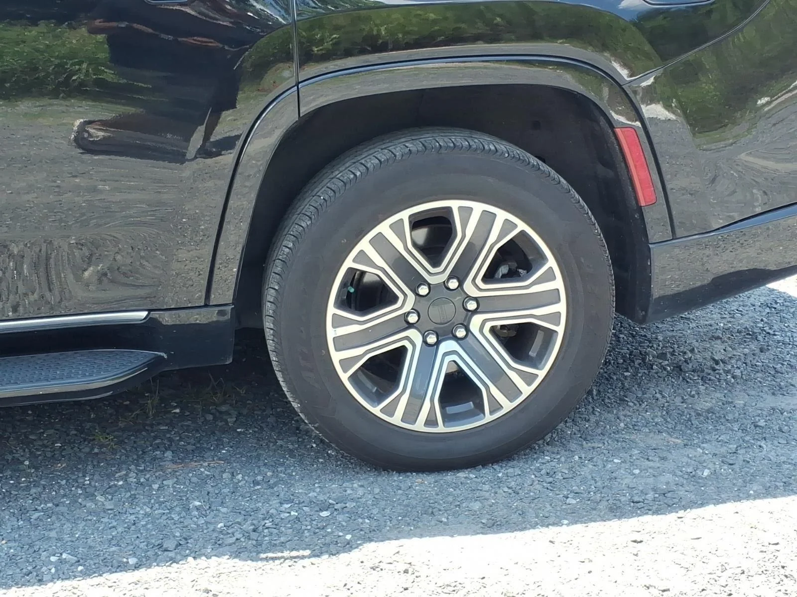 Used 2024 Diamond Black Crystal Pearlcoat Jeep Series II image 5