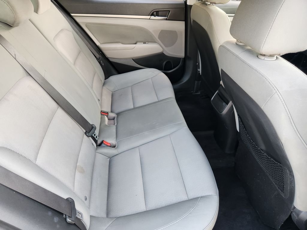 Used 2017  Hyundai SE image 33
