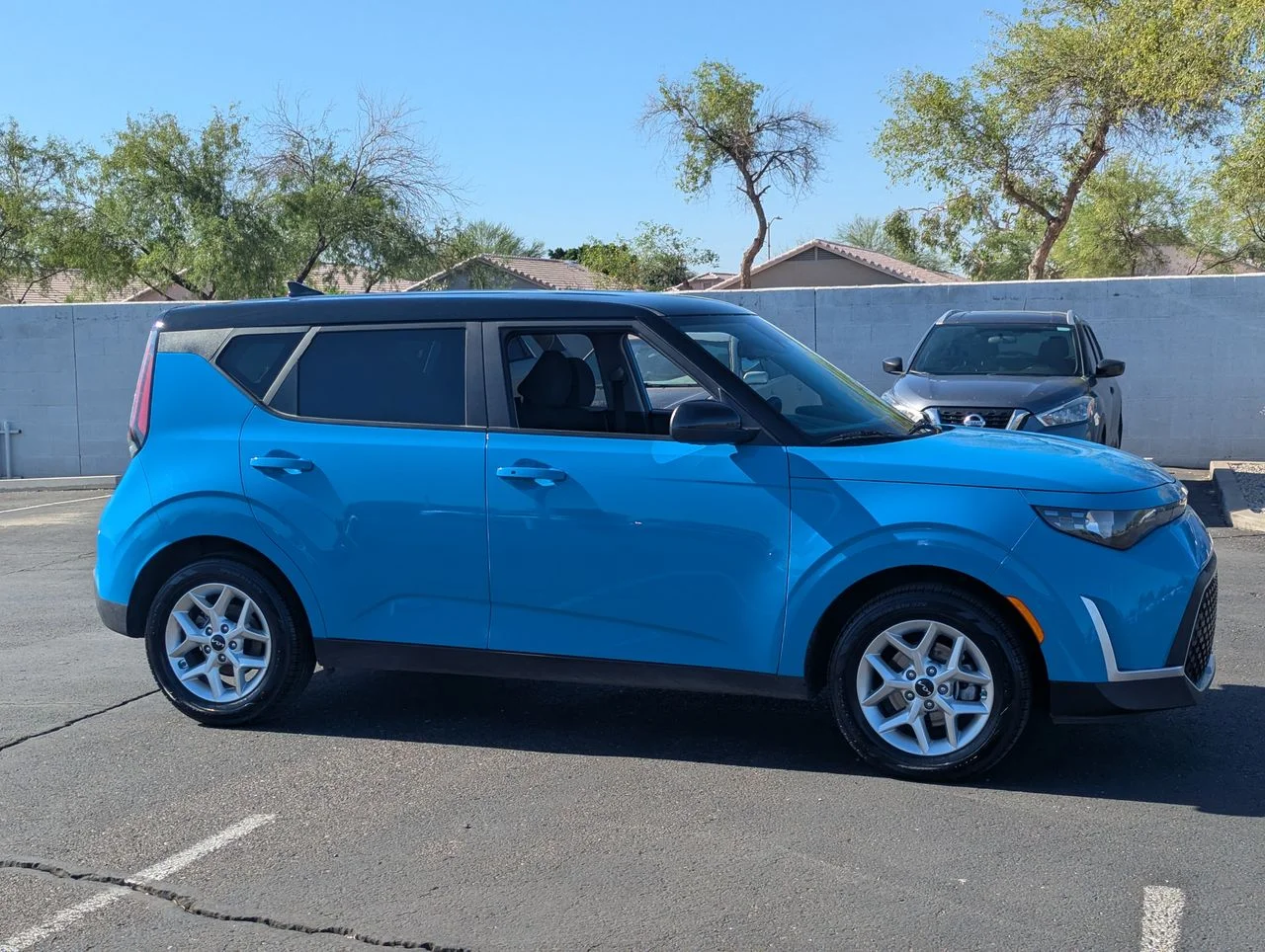 Used 2023 Surf Blue w Black Roof Kia S image 7