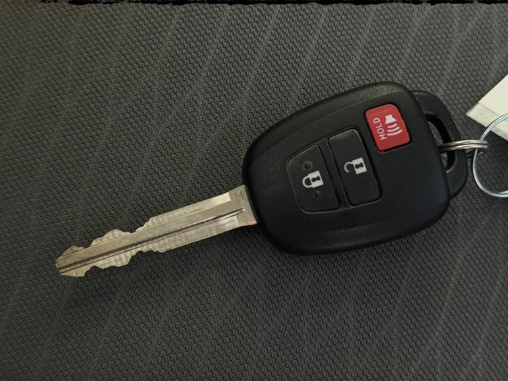 Used 2019 White Toyota SR image 31