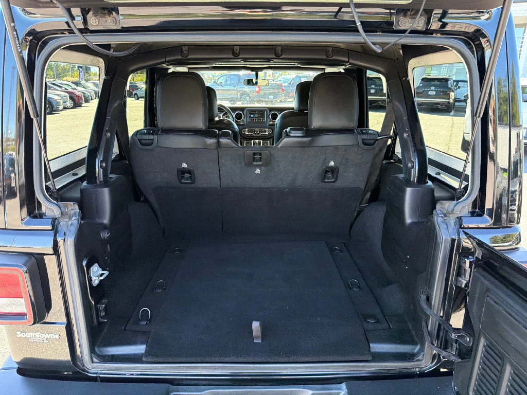 Used 2020 Black Jeep Unlimited Sahara Altitude image 19