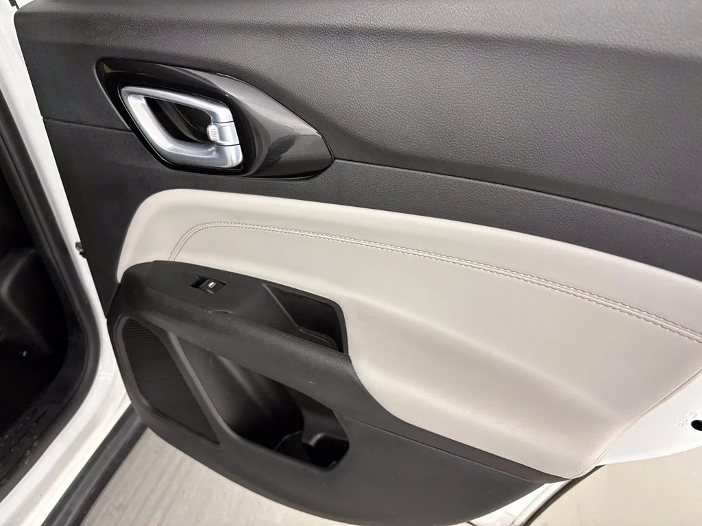 Used 2025 White Jeep Limited image 36