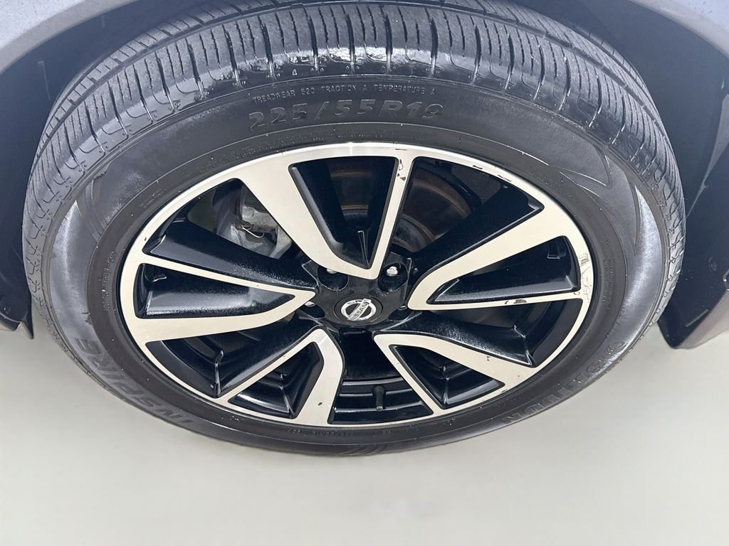 Used 2017 Pearl White Nissan SL image 32