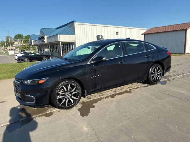 Used 2018 Chevrolet Malibu 1LT with VIN 1G1ZD5ST7JF101513 for sale in Kansas City