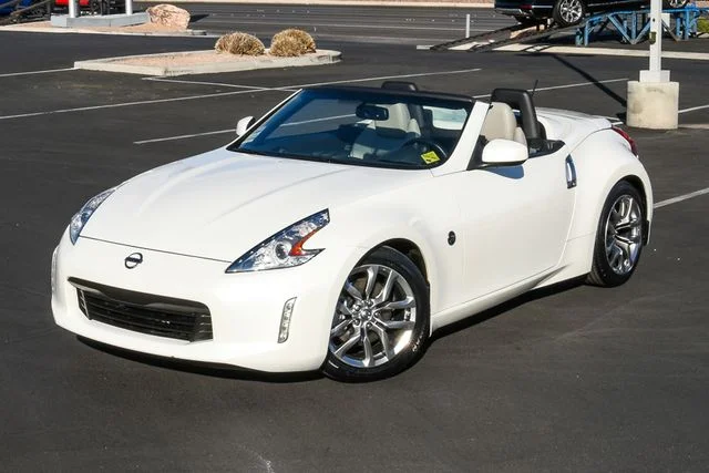 Used 2014 White Nissan Touring image 10