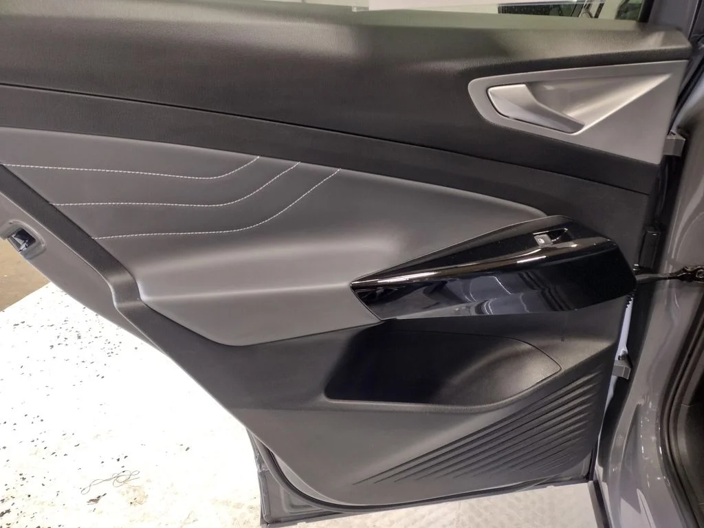 Used 2023 Gray Volkswagen Pro S image 33