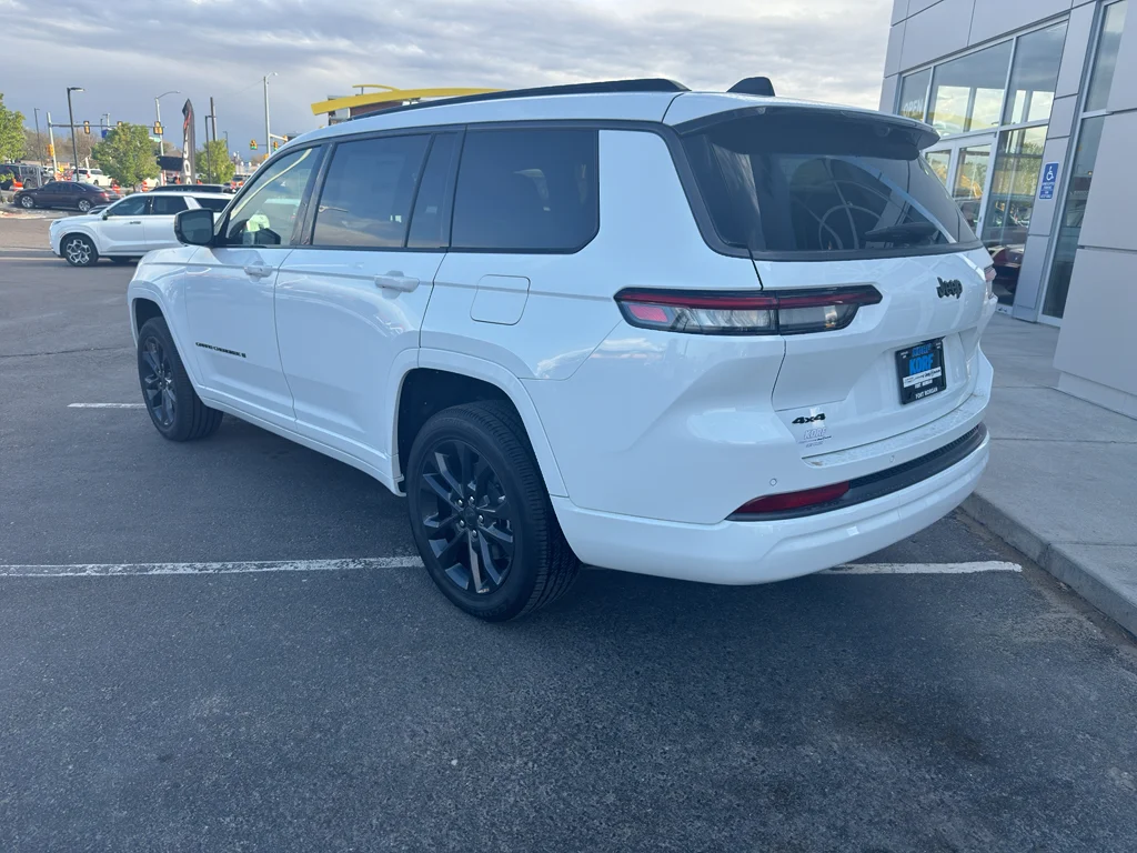 New 2026 Bright White Clear-Coat Exterior Paint Jeep Limited Reserve image 3