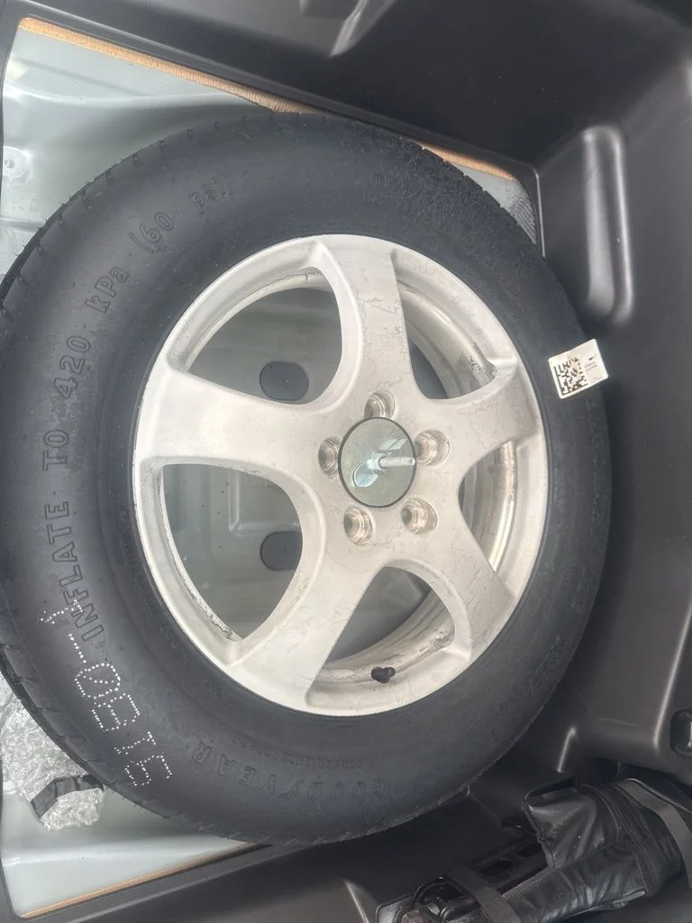 Used 2024 Silver Jeep Altitude image 36