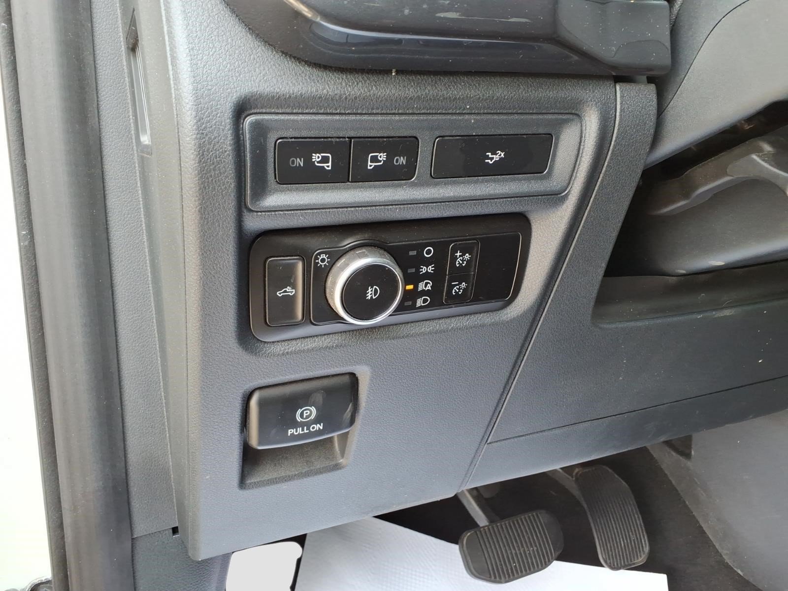 Used 2023 Avalanche Ford XLT image 17
