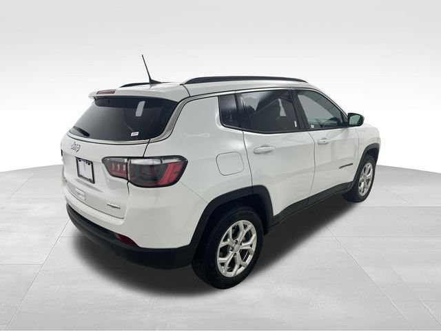 Used 2024 White Jeep Latitude image 5