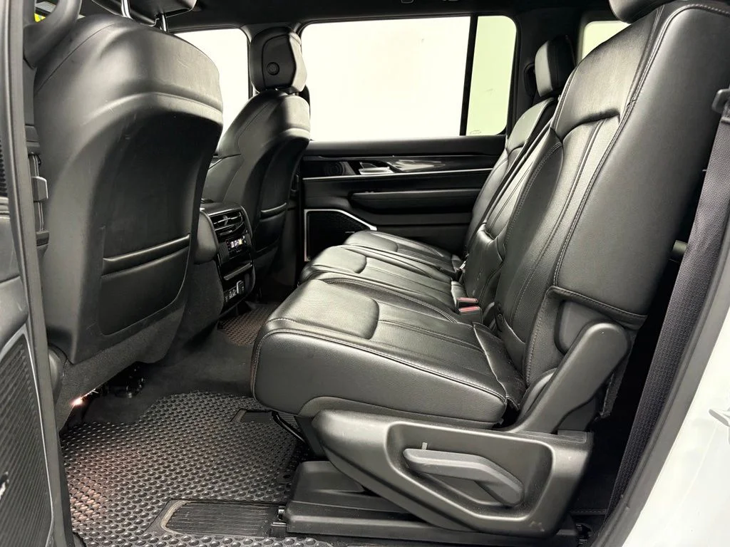 Used 2023 Bright White Clearcoat Jeep Base image 40