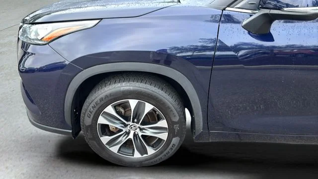 Used 2020  Toyota XLE image 38