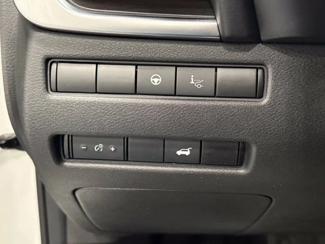 Used 2021 White Nissan Platinum image 11