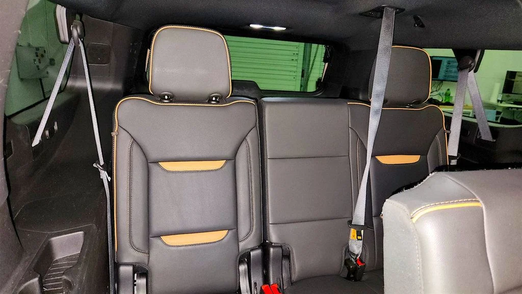 Used 2024 Sterling Metallic GMC 4WD 4dr AT4 image 24