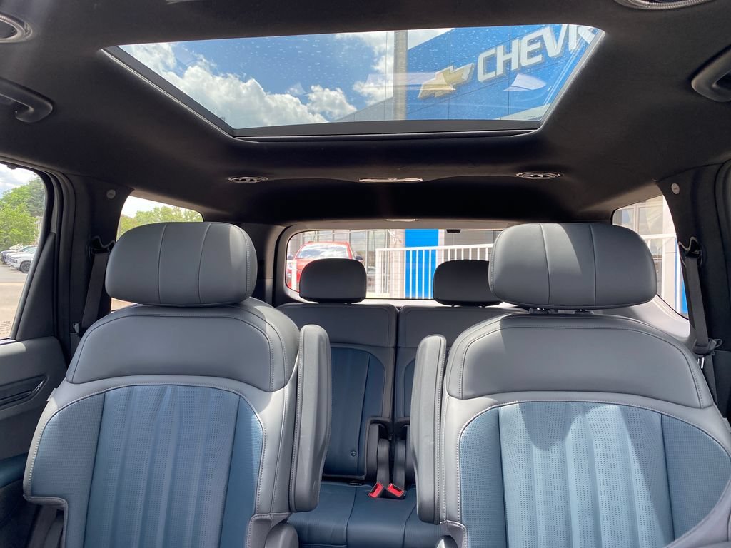 Used 2024 Pebble Gray Kia GT-Line image 31