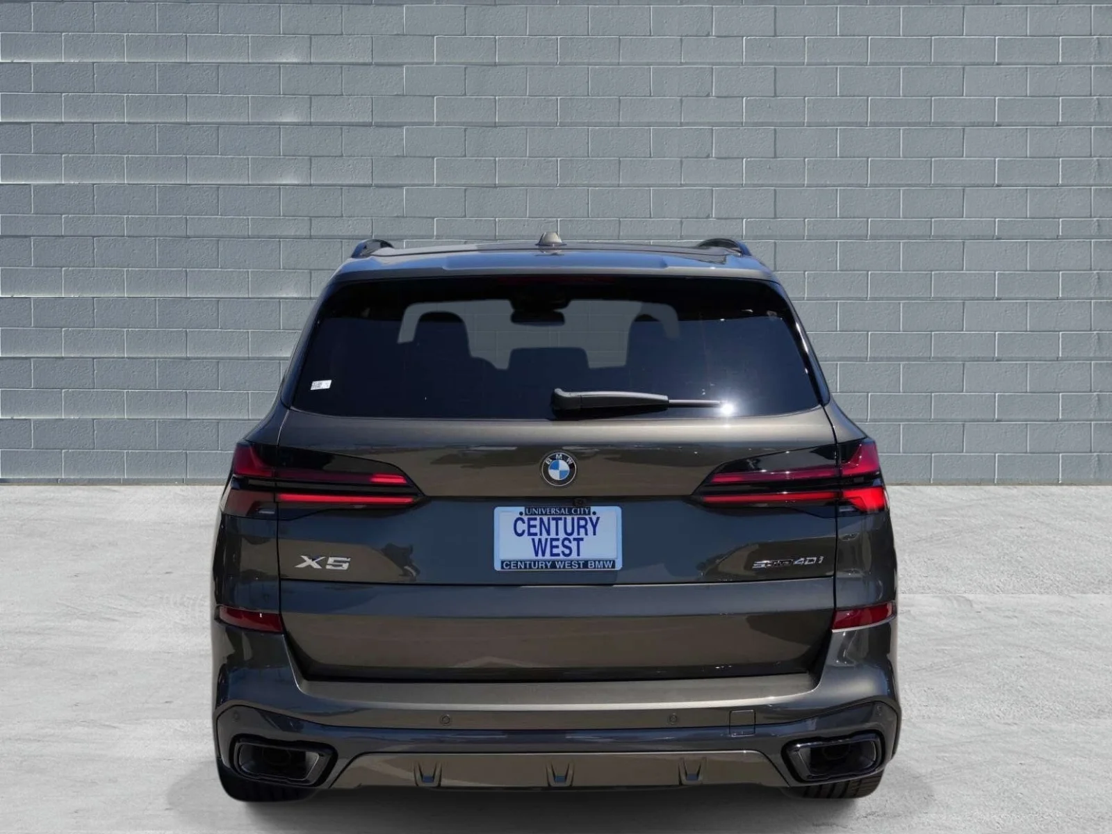 New 2026 Manhattan Green Metallic BMW sDrive40i image 4