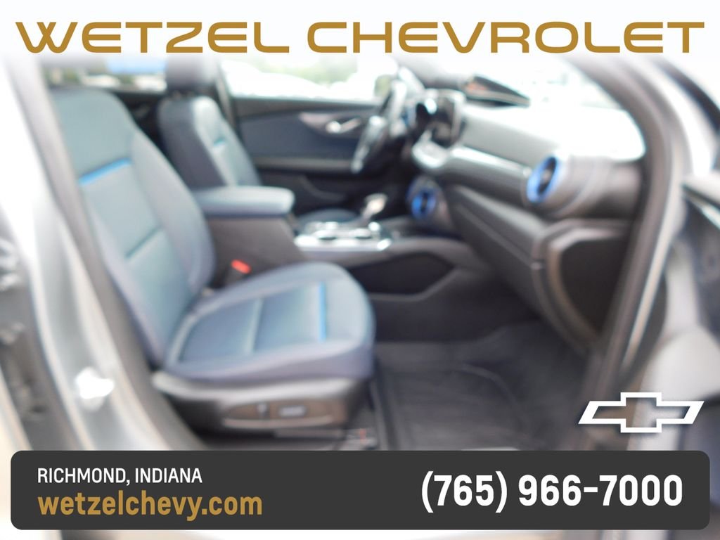 Used 2025 Gray Chevrolet RS image 17