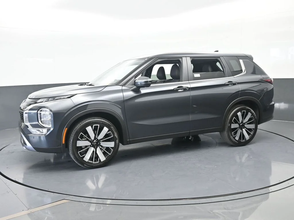 New 2026 Graphite Gray Mitsubishi SE 1.5T 2WD image 2
